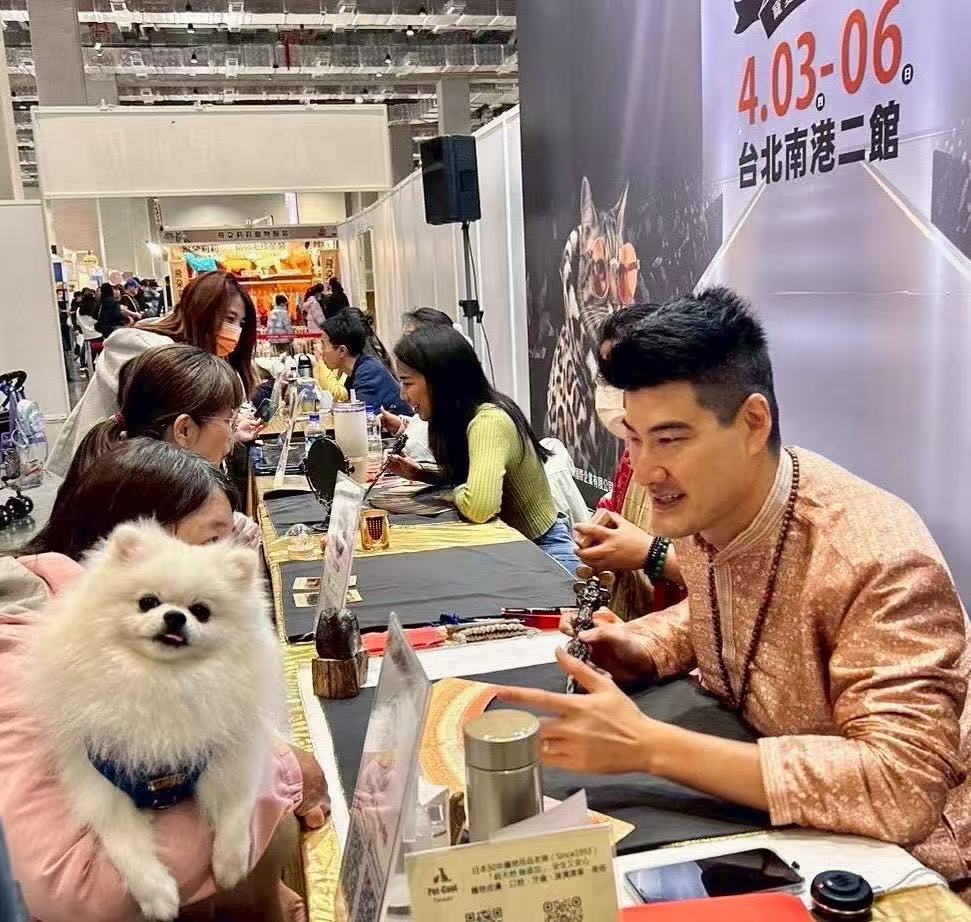 跨越文化與寵物能量的對話者 — George